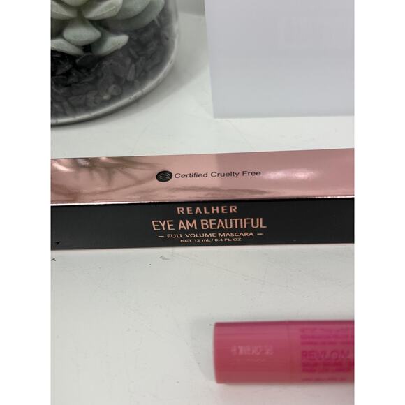 Makeup and Skincare Lot #77 - Picture 6 of 6